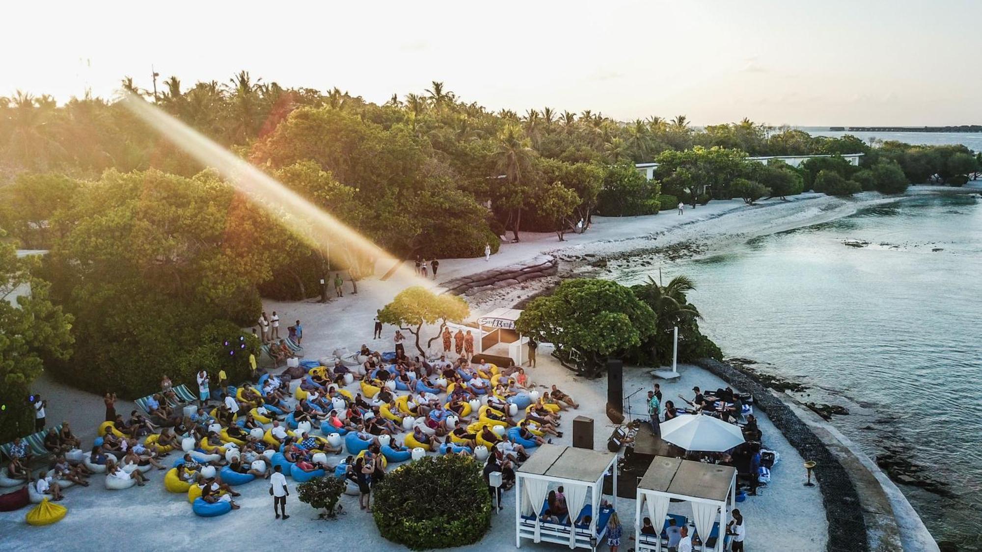 Kandooma Maldives: Kids Stay, Eat & Dive Free Resort Guraidhoo (Kaafu Atoll)