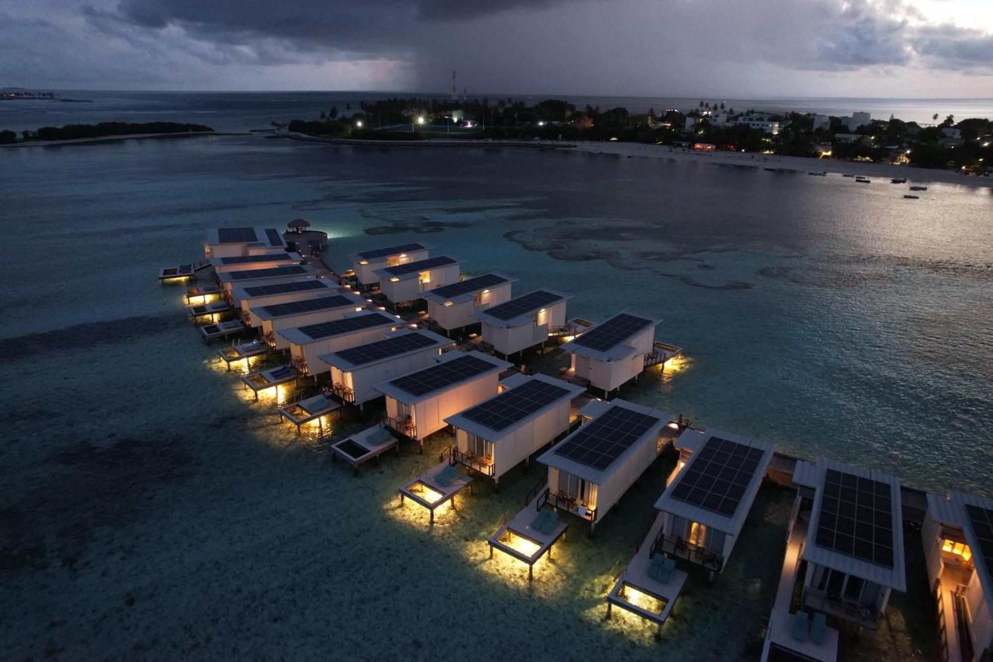 Kandooma Maldives: Kids Stay, Eat & Dive Free Resort Guraidhoo (Kaafu Atoll)