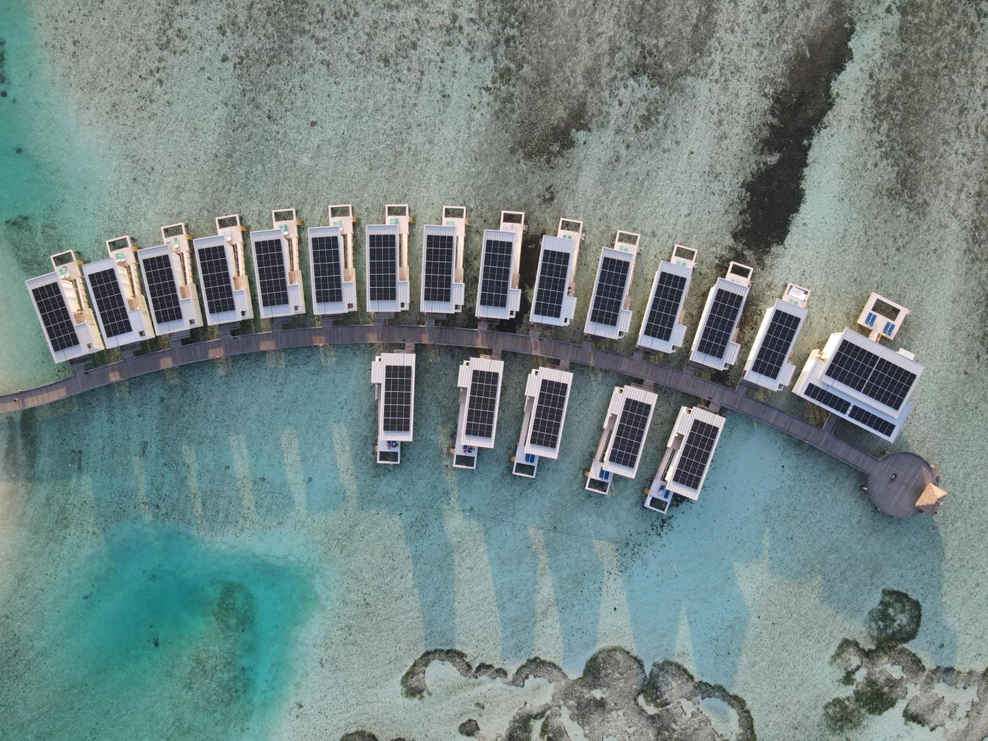 Kandooma Maldives: Kids Stay, Eat & Dive Free Resort