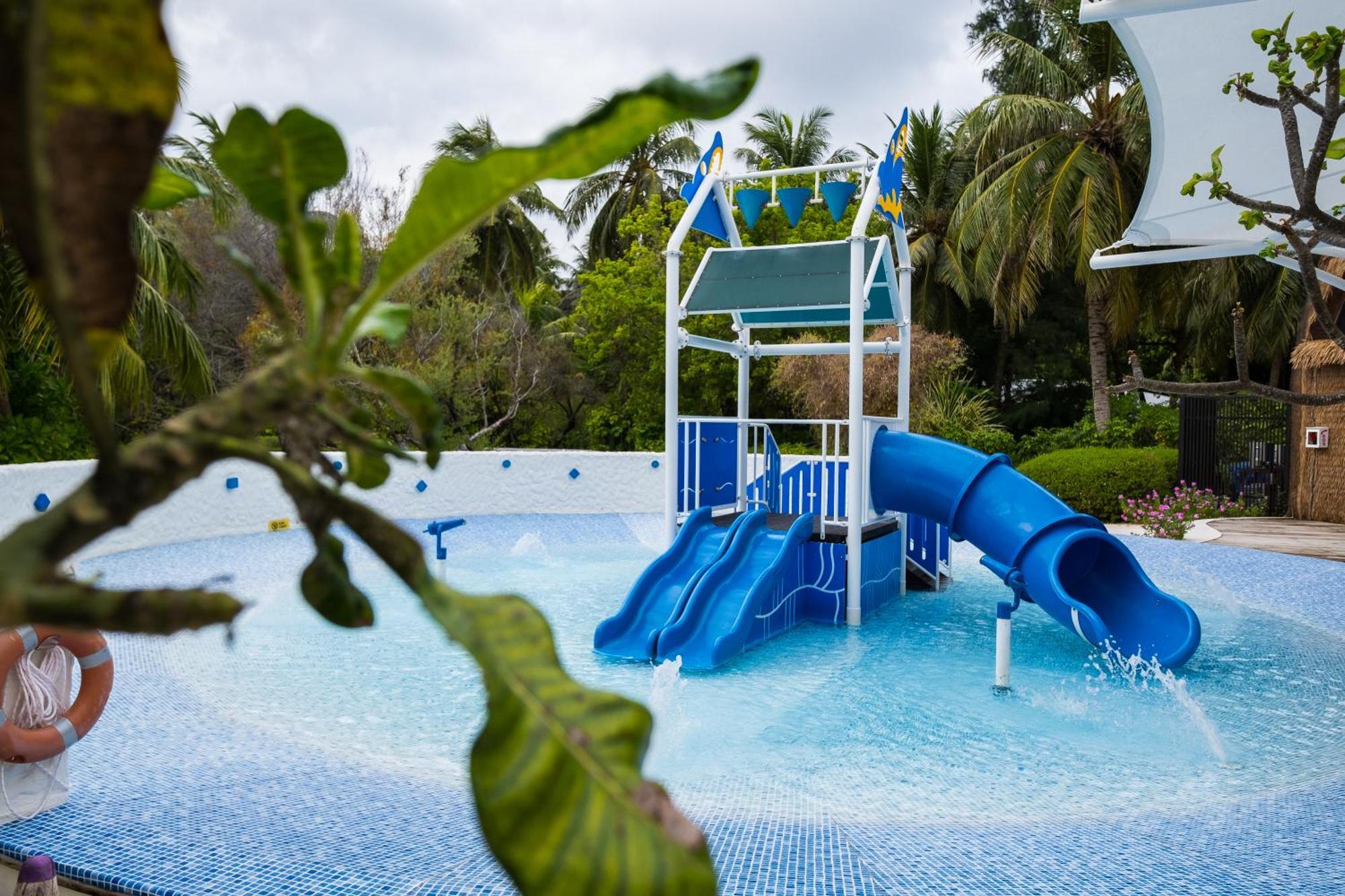 Resort Kandooma Maldives: Kids Stay, Eat & Dive Free 4*