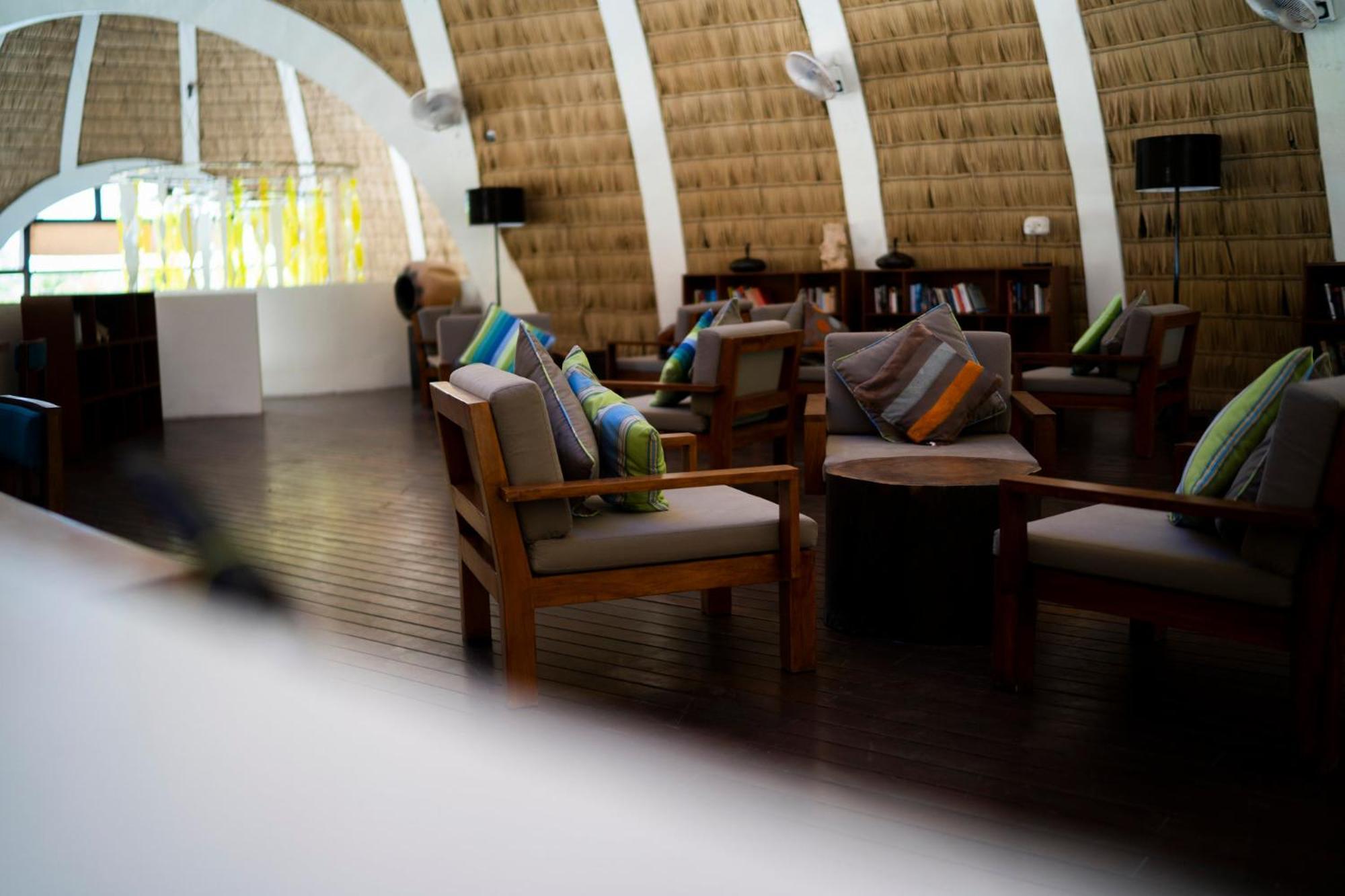 Kandooma Maldives: Kids Stay, Eat & Dive Free Resort