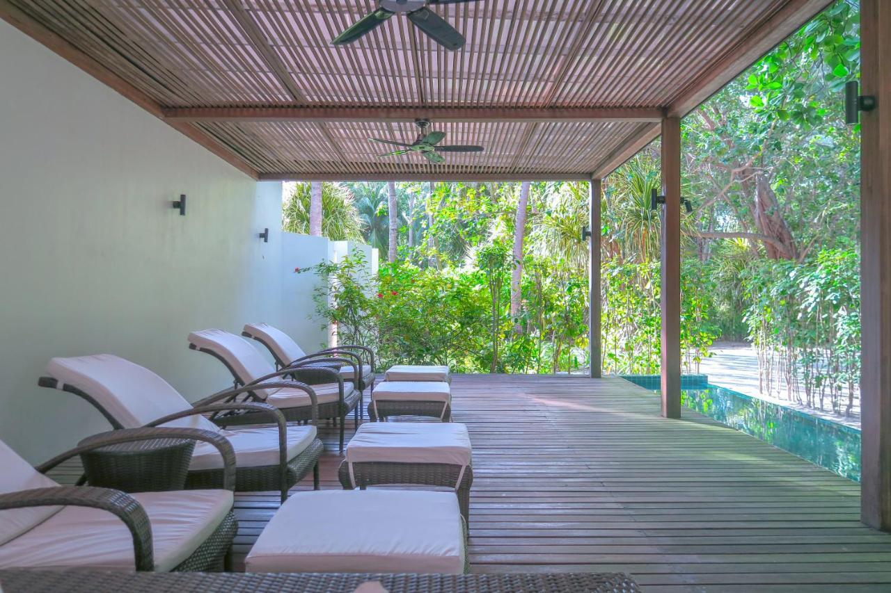 Kandooma Maldives: Kids Stay, Eat & Dive Free सहारा 4*